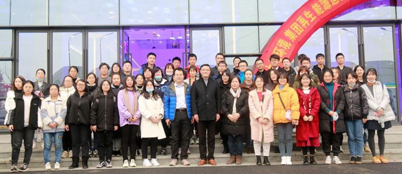 必威Betway东盟体育师生参加“老...